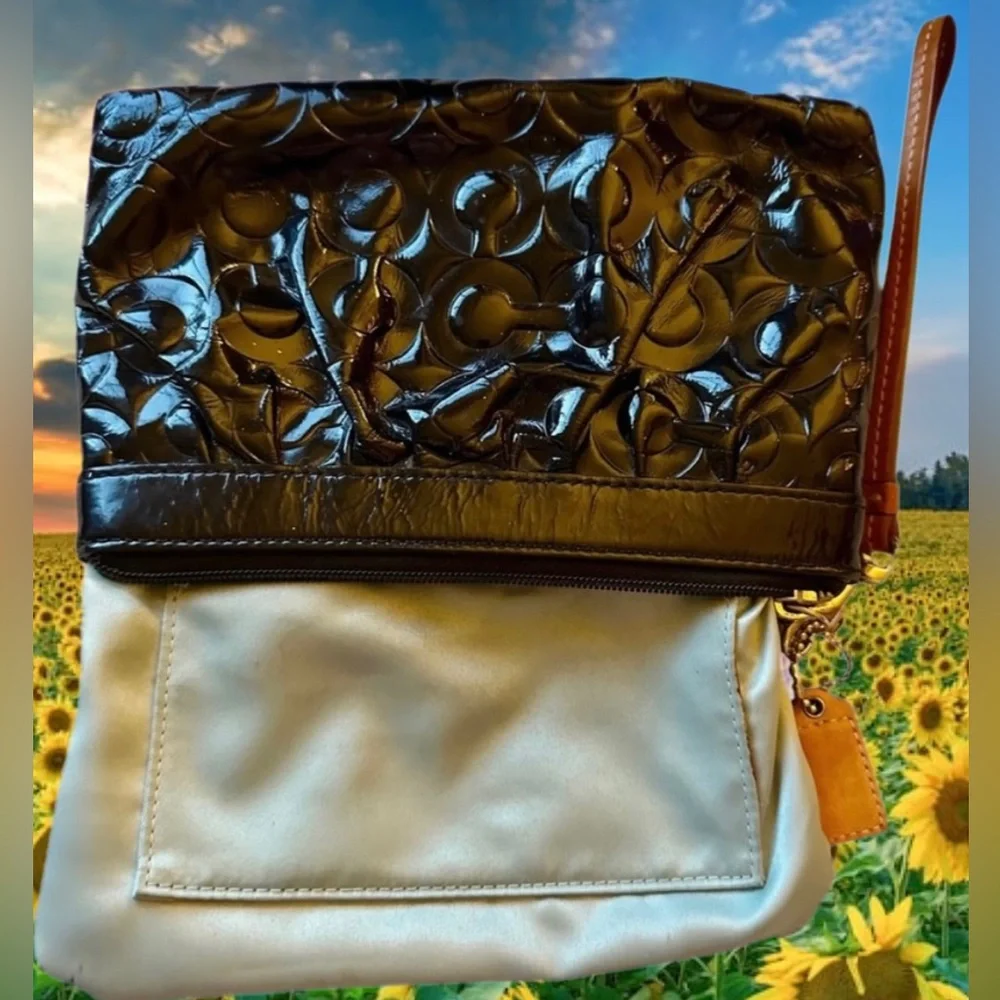 COACH Black Patent Leather Op Art Wristlet